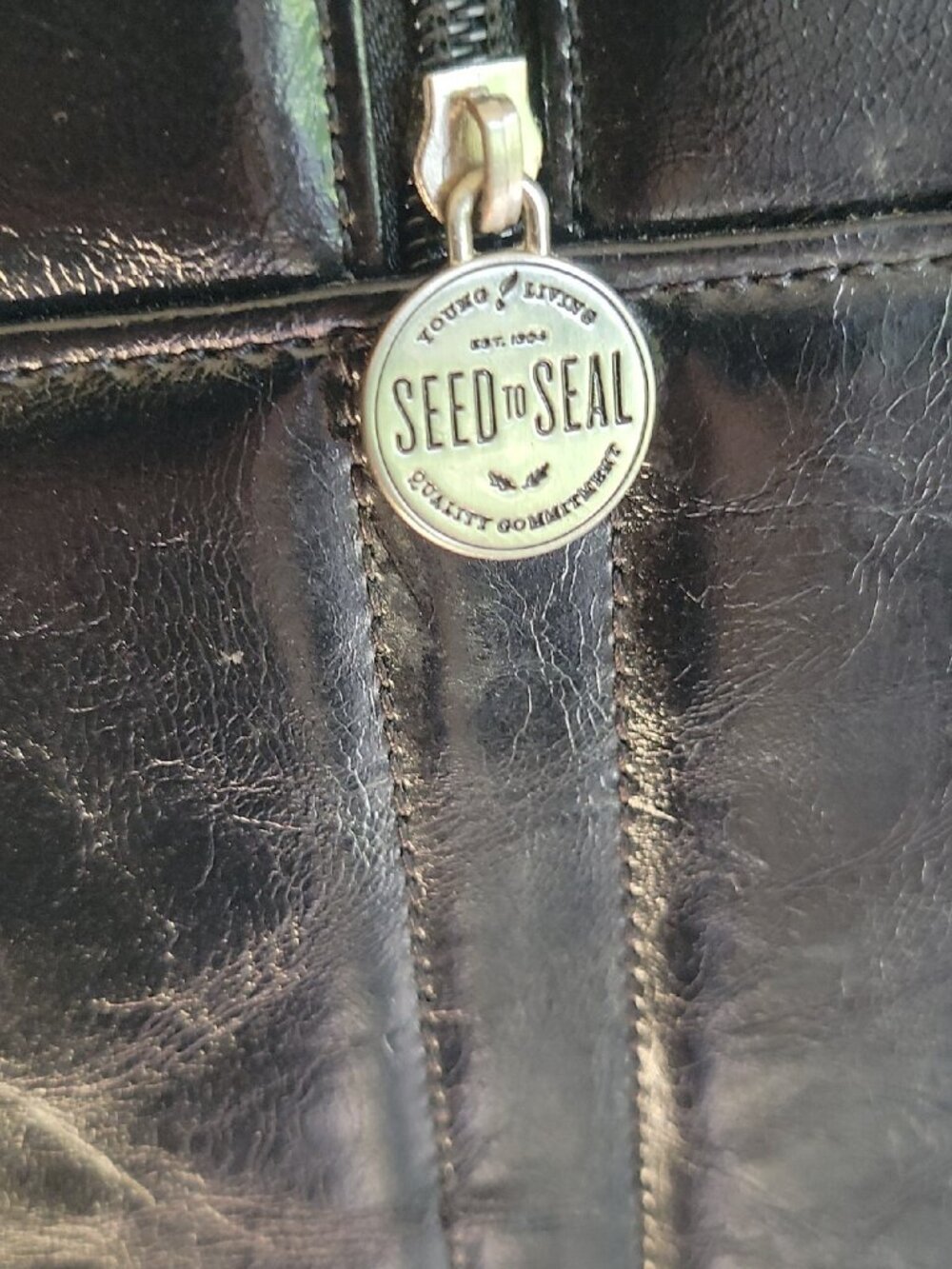 Young Living 20th Anniversary Travel Carrying Case Ningxia Red & Essential Oils - Picture 3 of 9